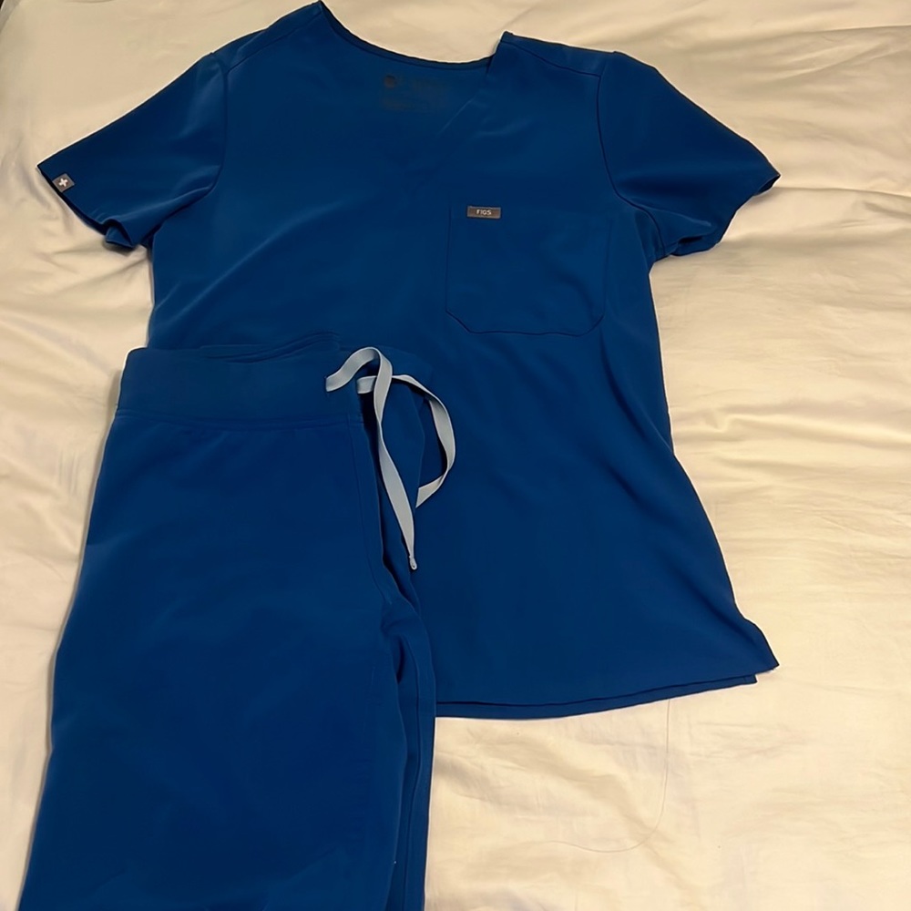 Good condition FIGS XS PETITE set